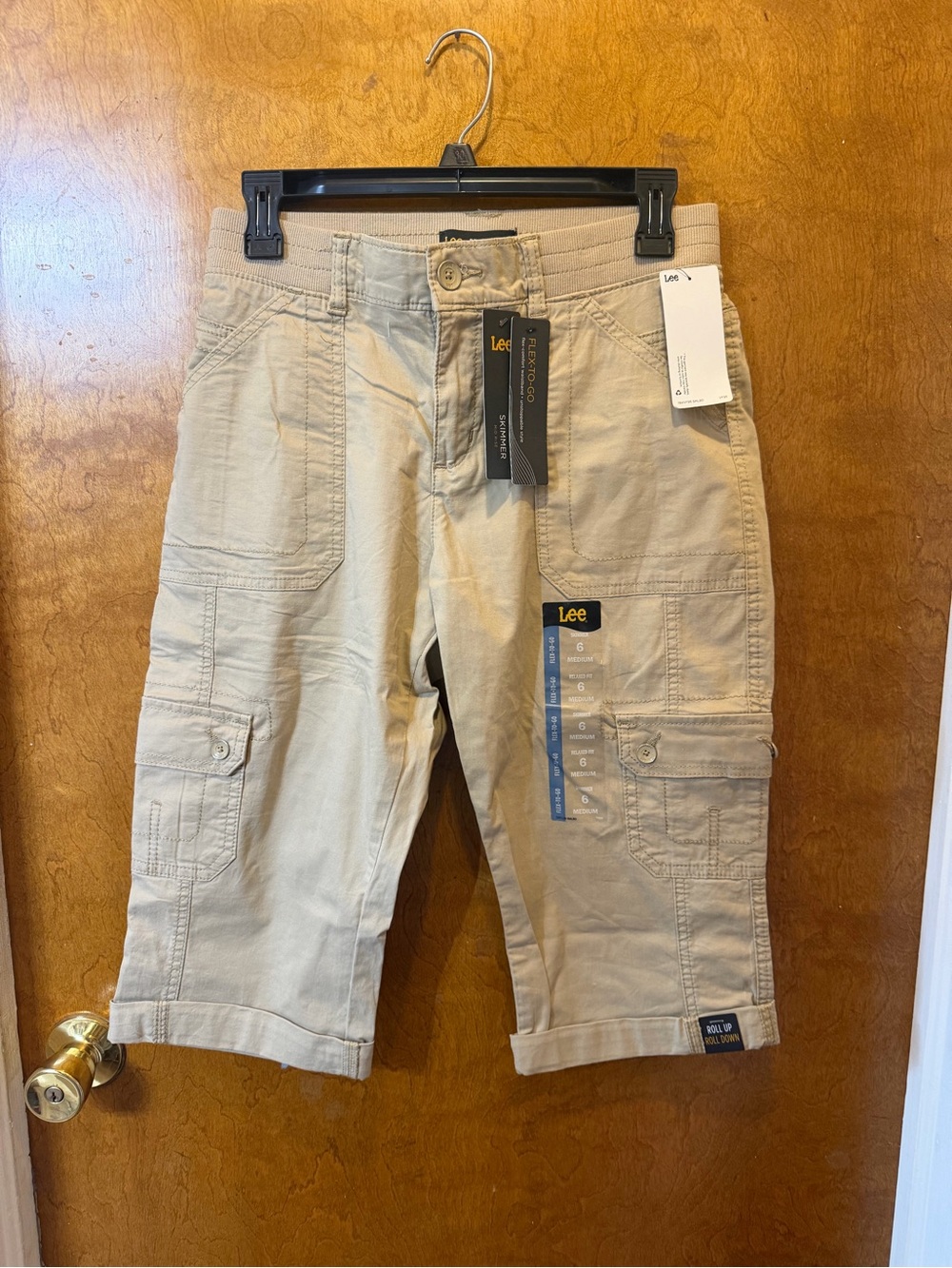 Lee Flex-To-Go Skimmer Cargo Shorts Relaxed Fit Mid Rise Beige Size 6